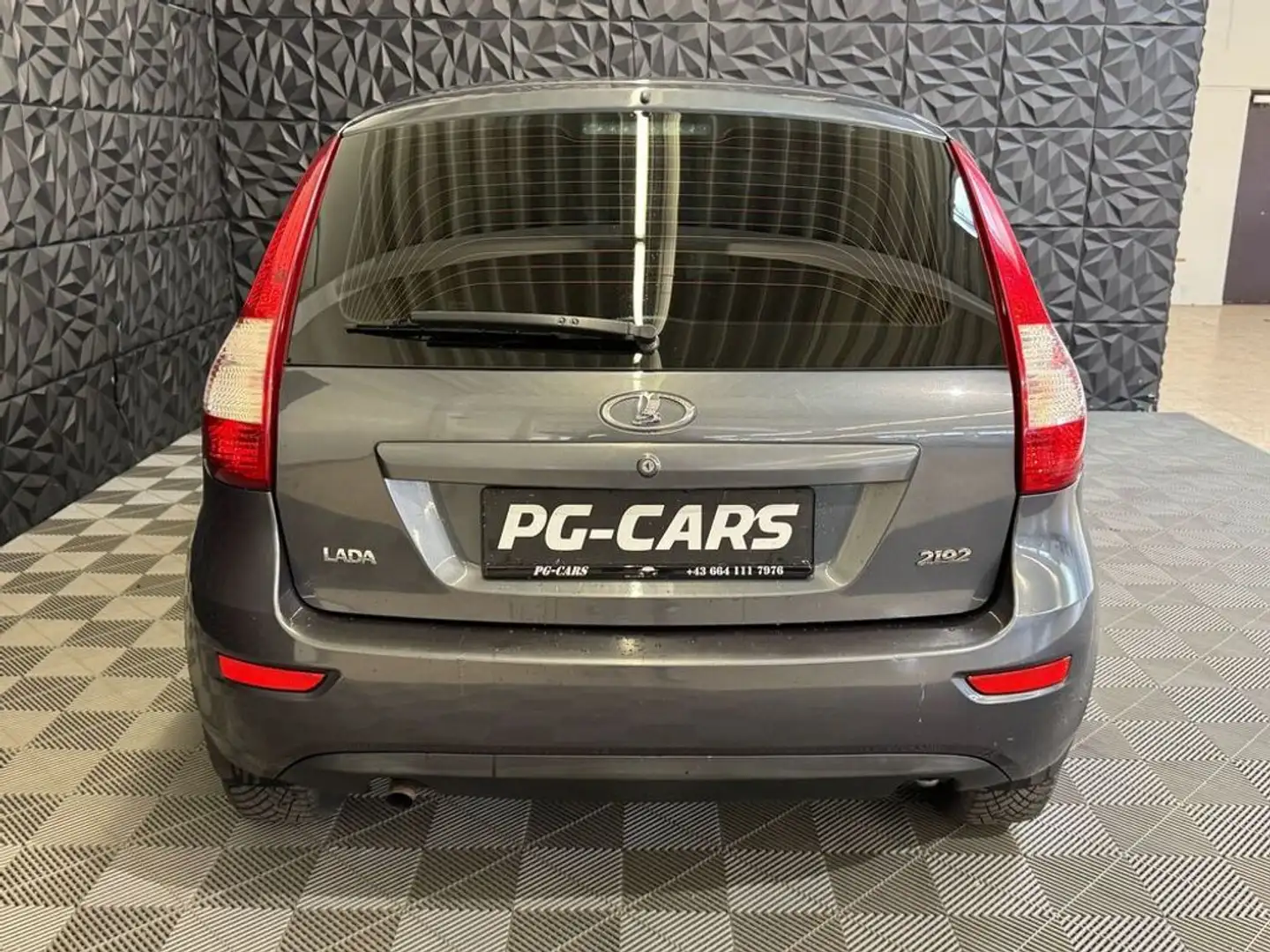 Vehicle image, number 10