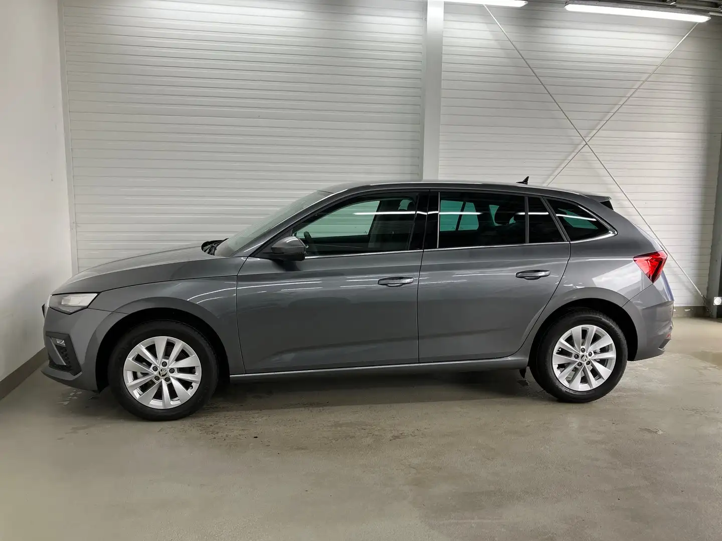 Vehicle image, number 6