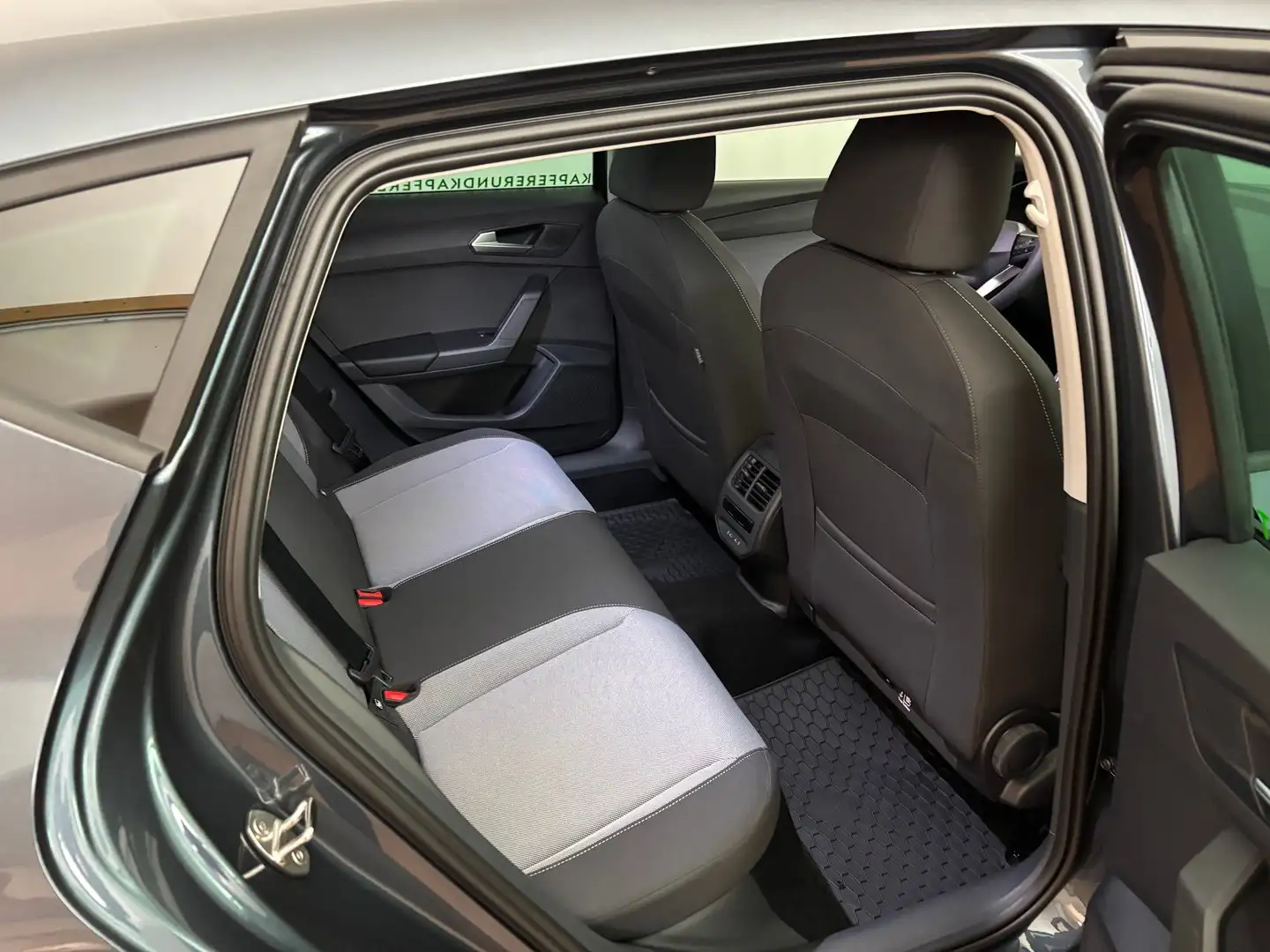 Vehicle image, number 8