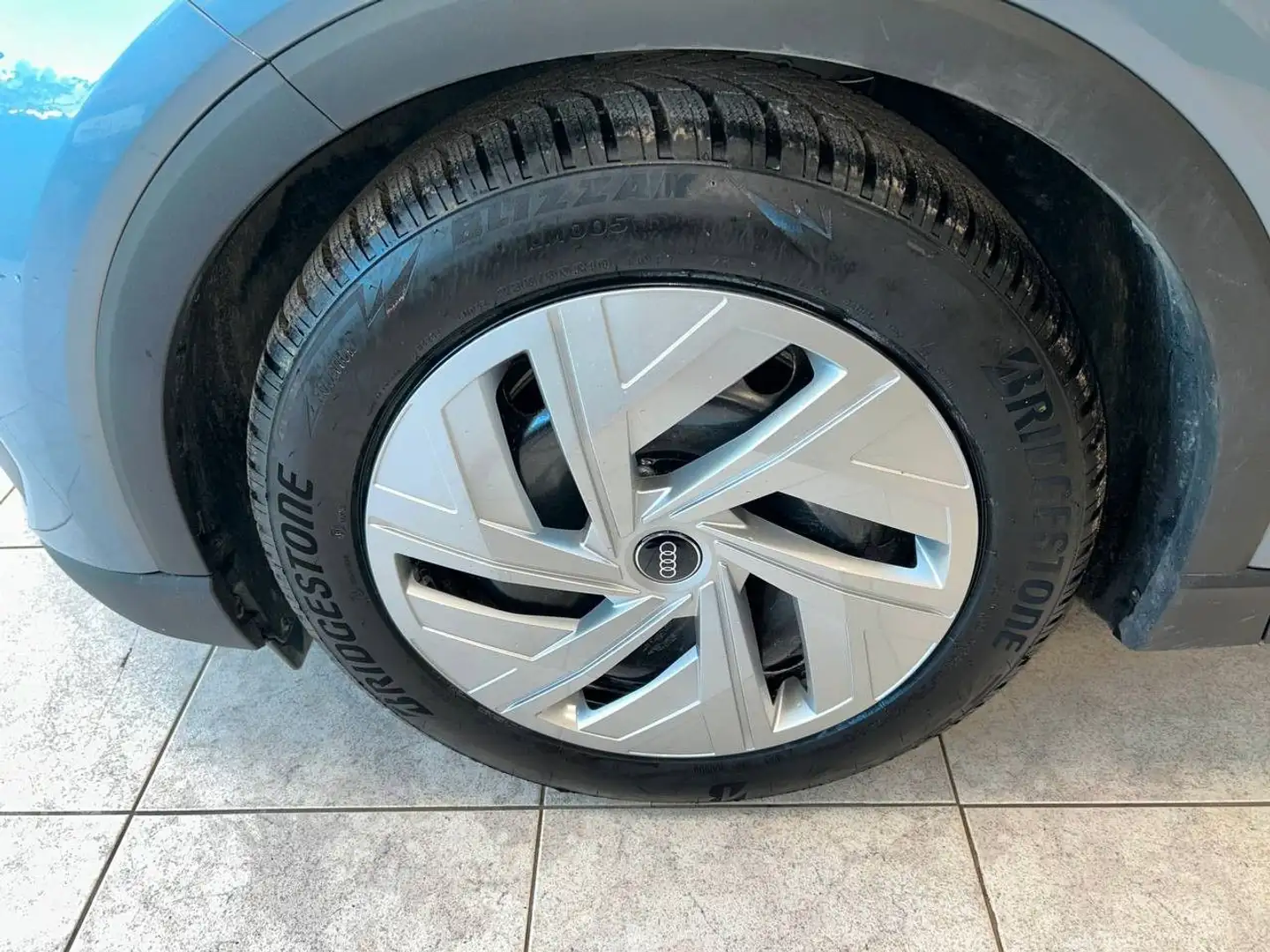 Vehicle image, number 14