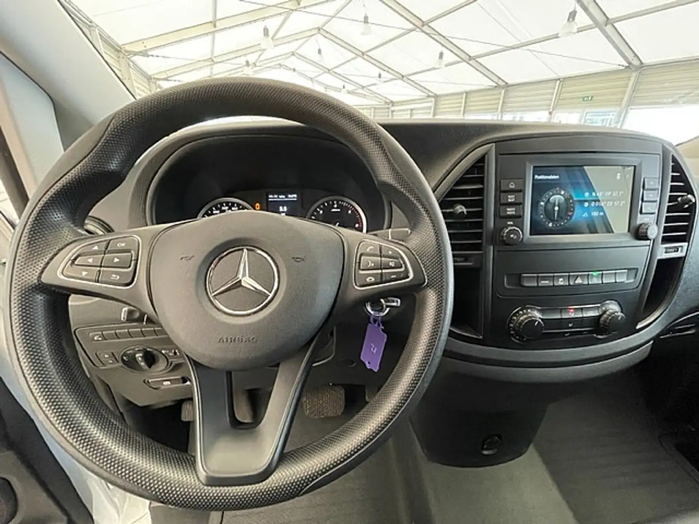 Vehicle image, number 14