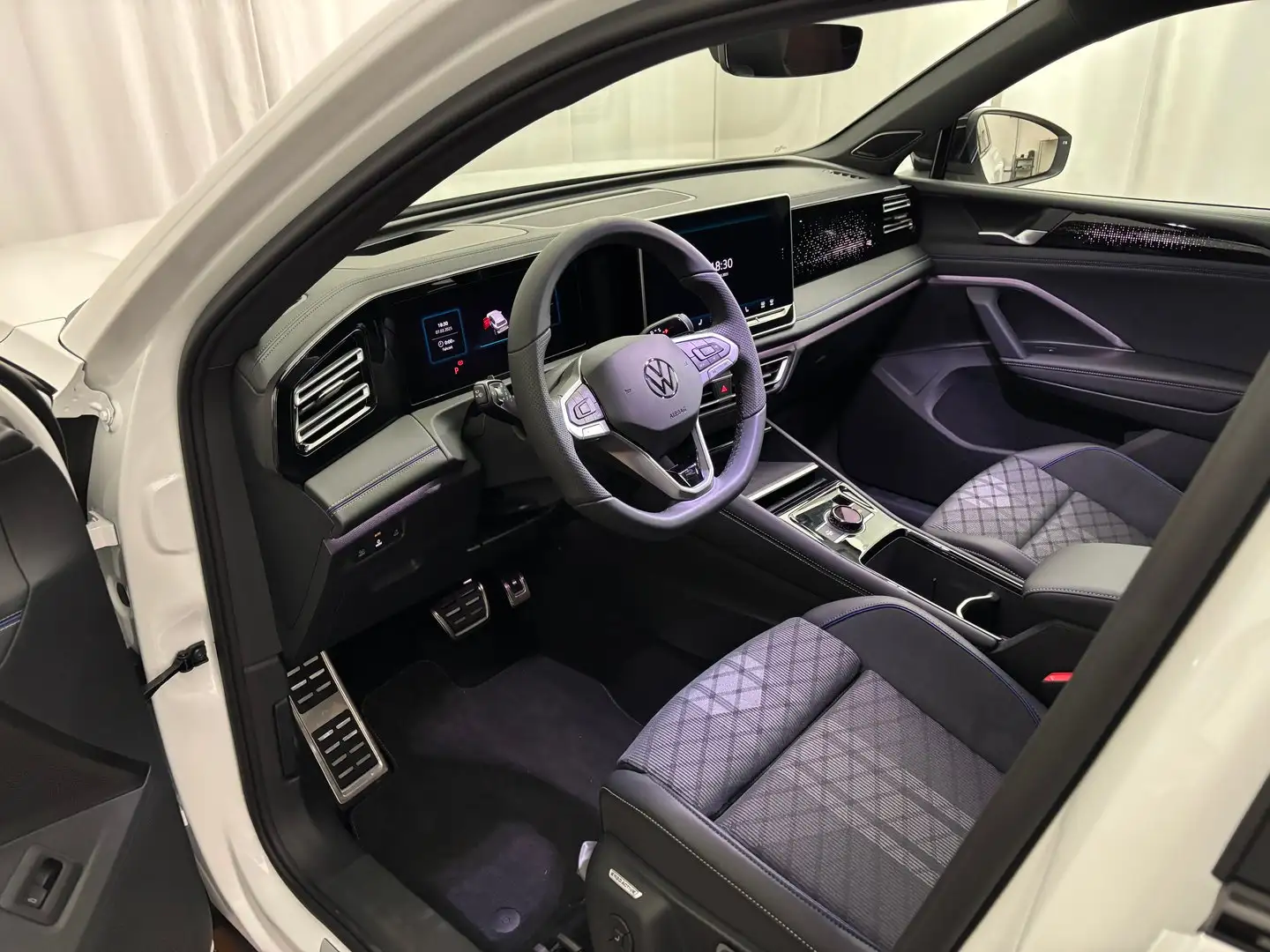 Vehicle image, number 6