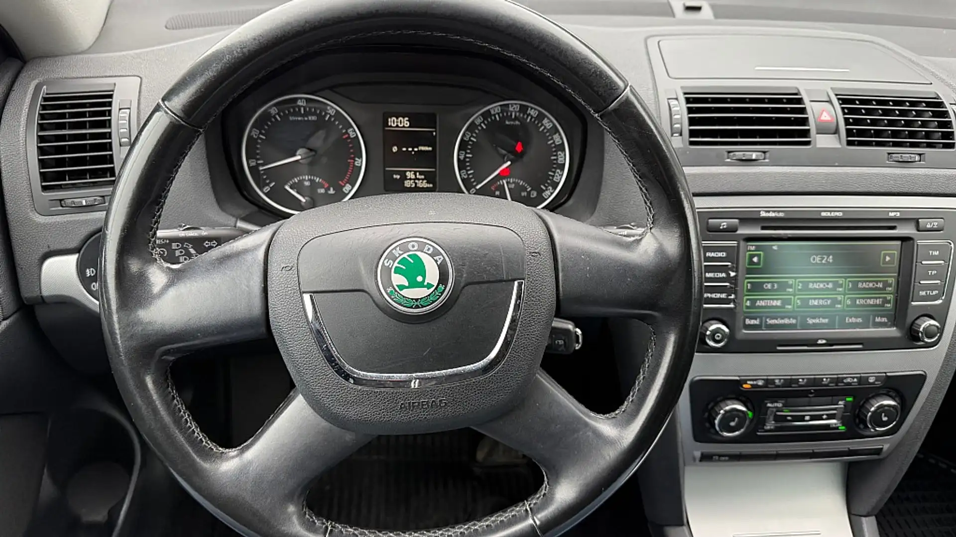 Vehicle image, number 12