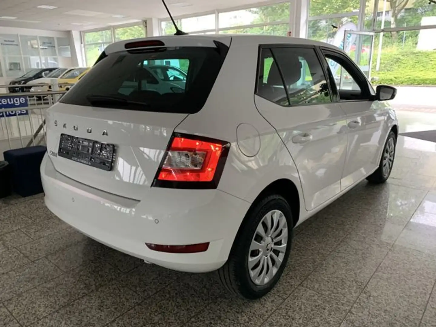Vehicle image, number 4