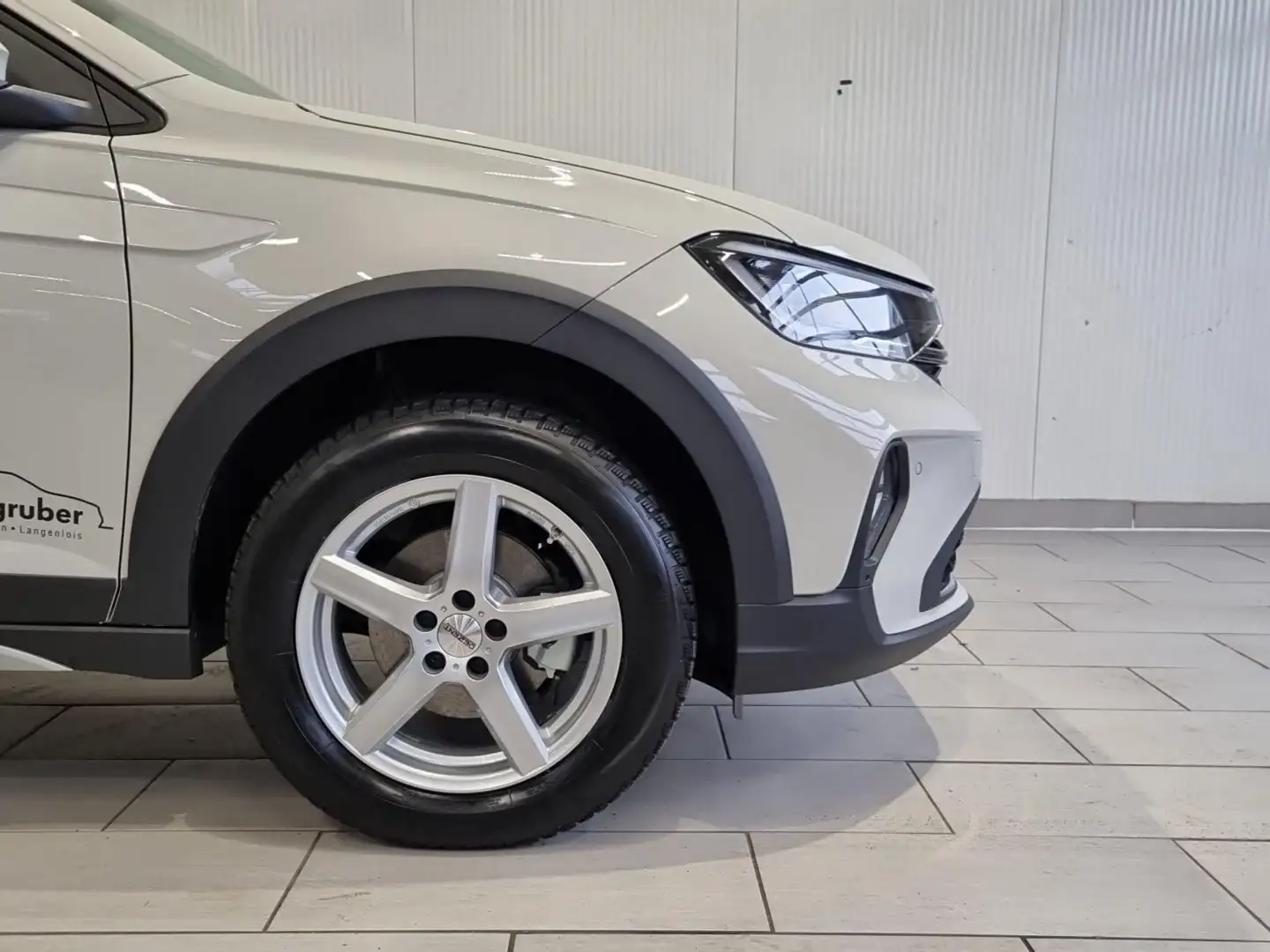 Vehicle image, number 6