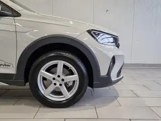 Vehicle image thumbnail, number 6