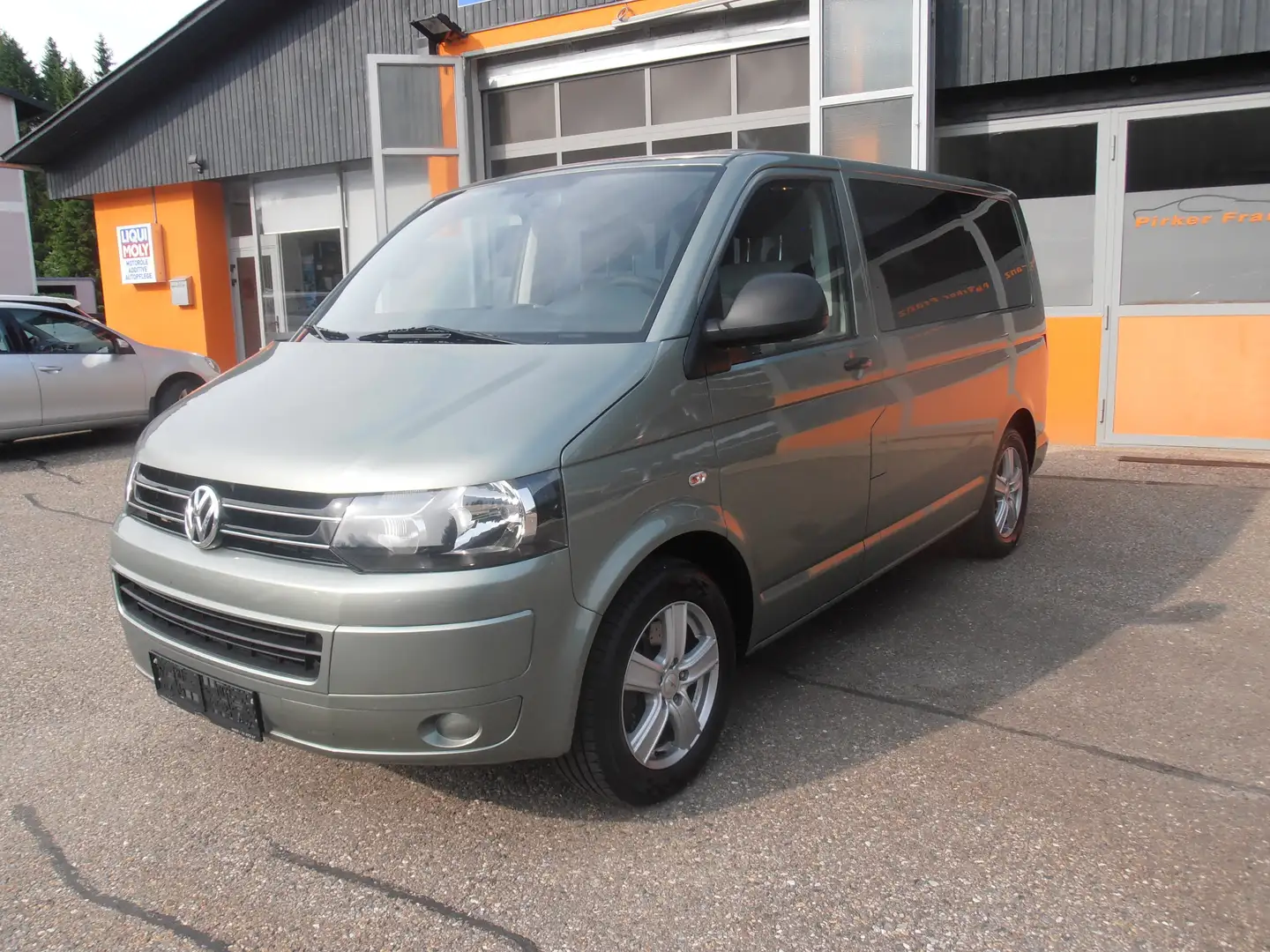 Vehicle image, number 3