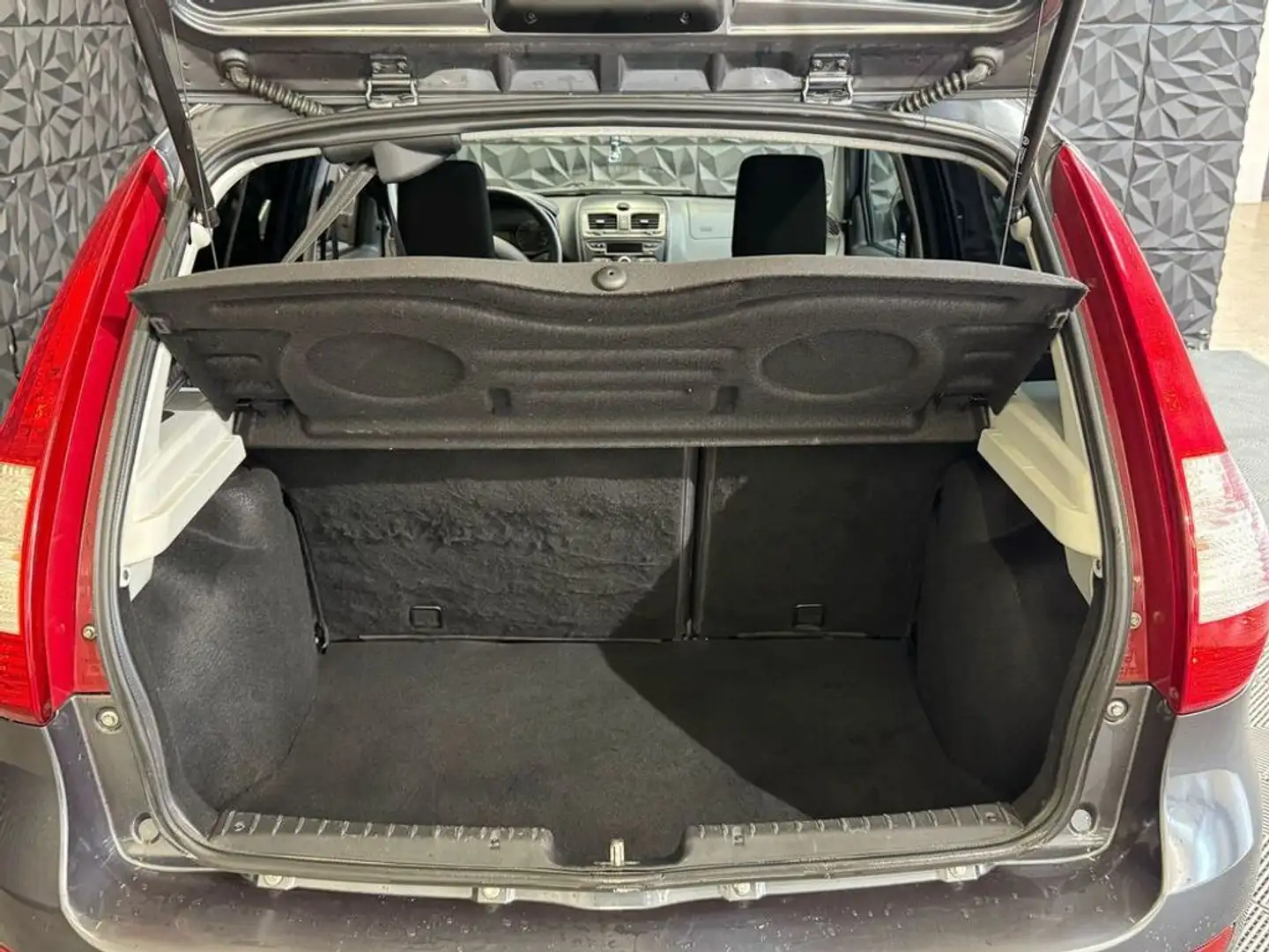 Vehicle image, number 8