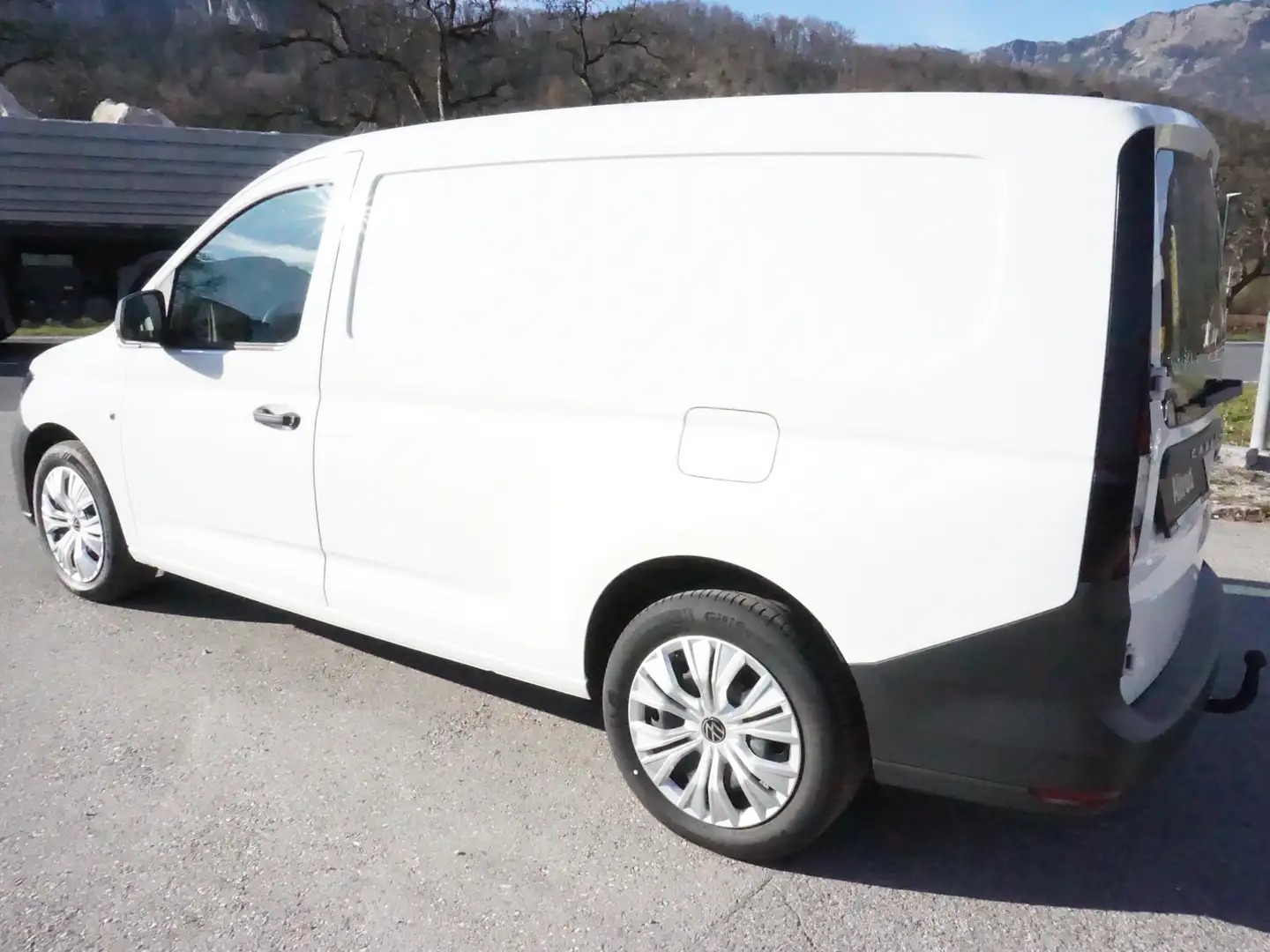 Vehicle image, number 4