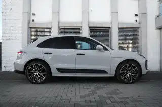 Vehicle image thumbnail, number 6