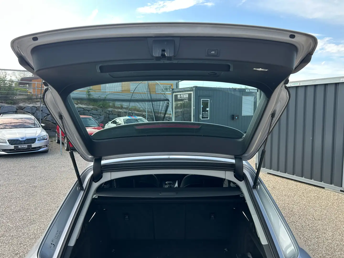 Vehicle image, number 19