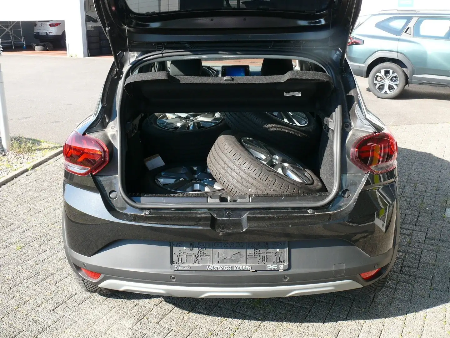Vehicle image, number 17