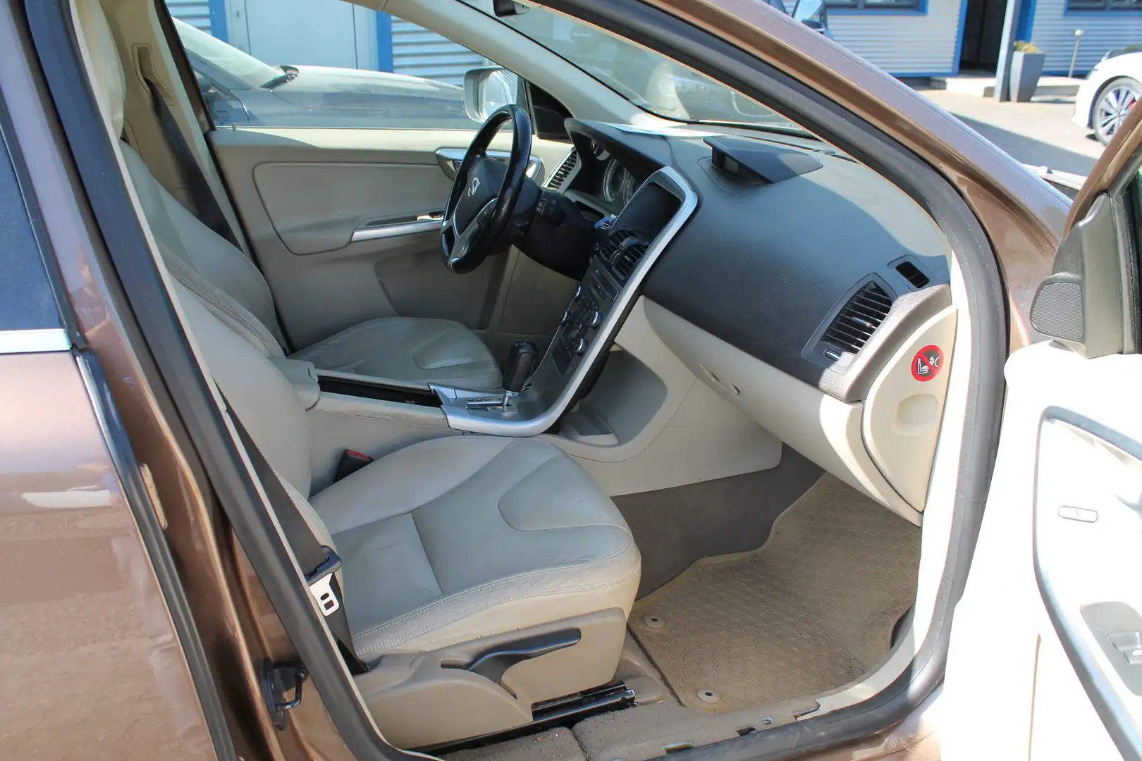 Vehicle image, number 6