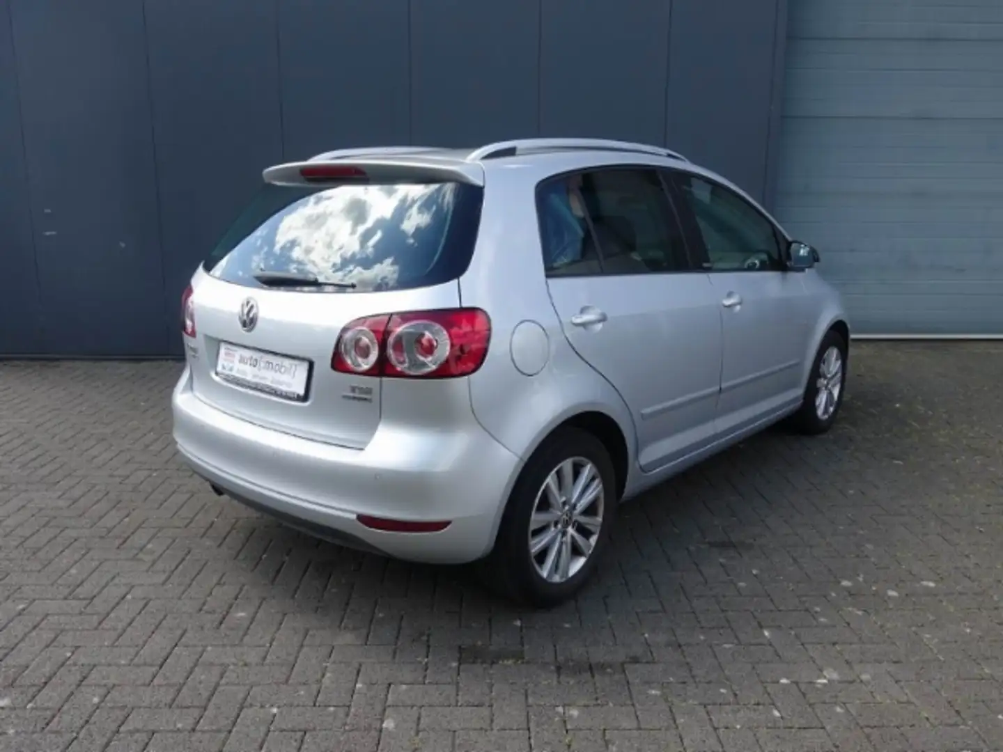 Vehicle image, number 12