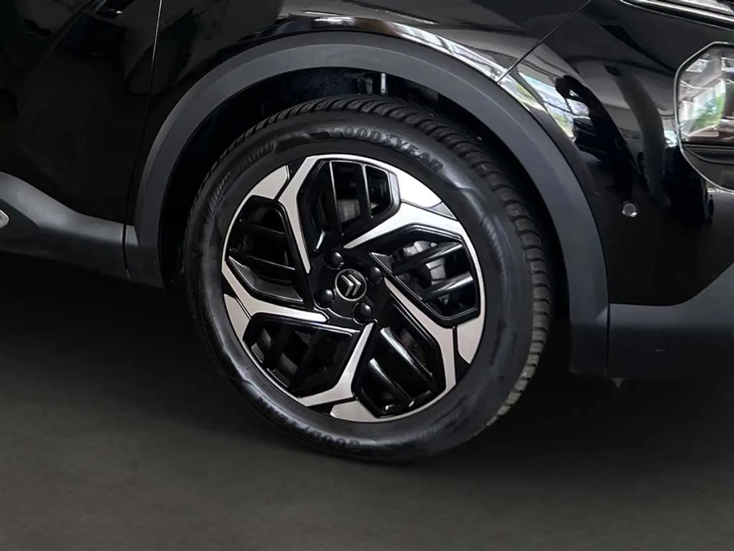 Vehicle image, number 6
