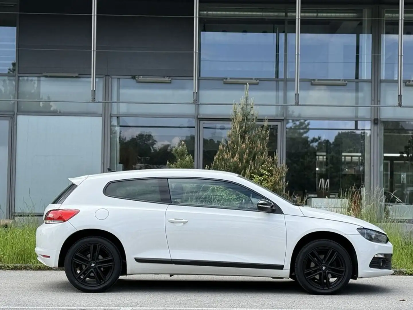Vehicle image, number 6