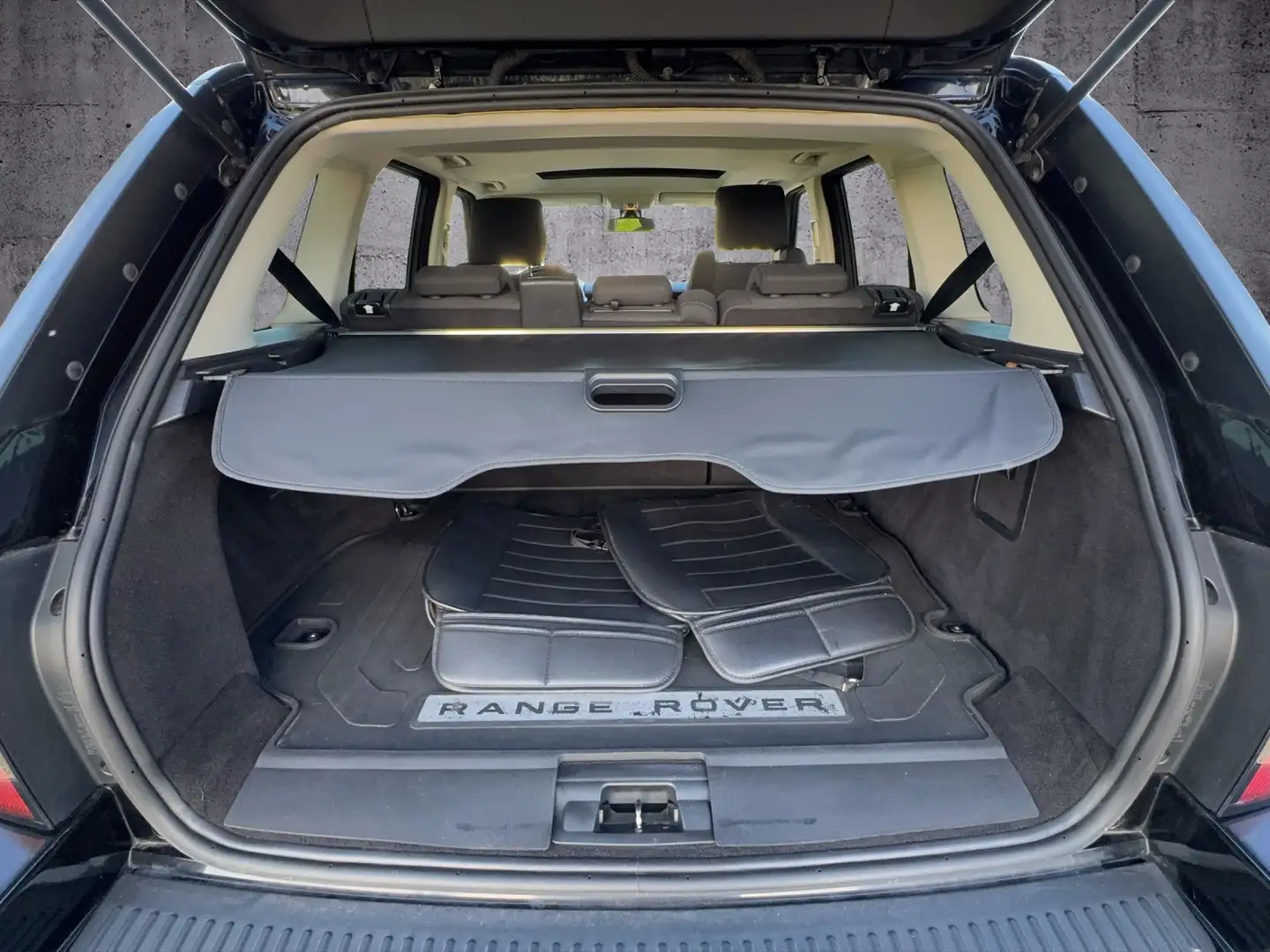 Vehicle image, number 12
