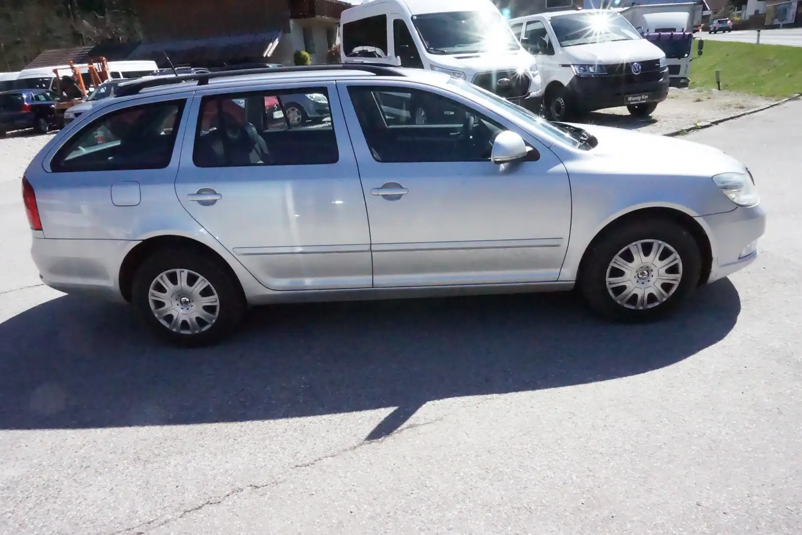 Vehicle image, number 13