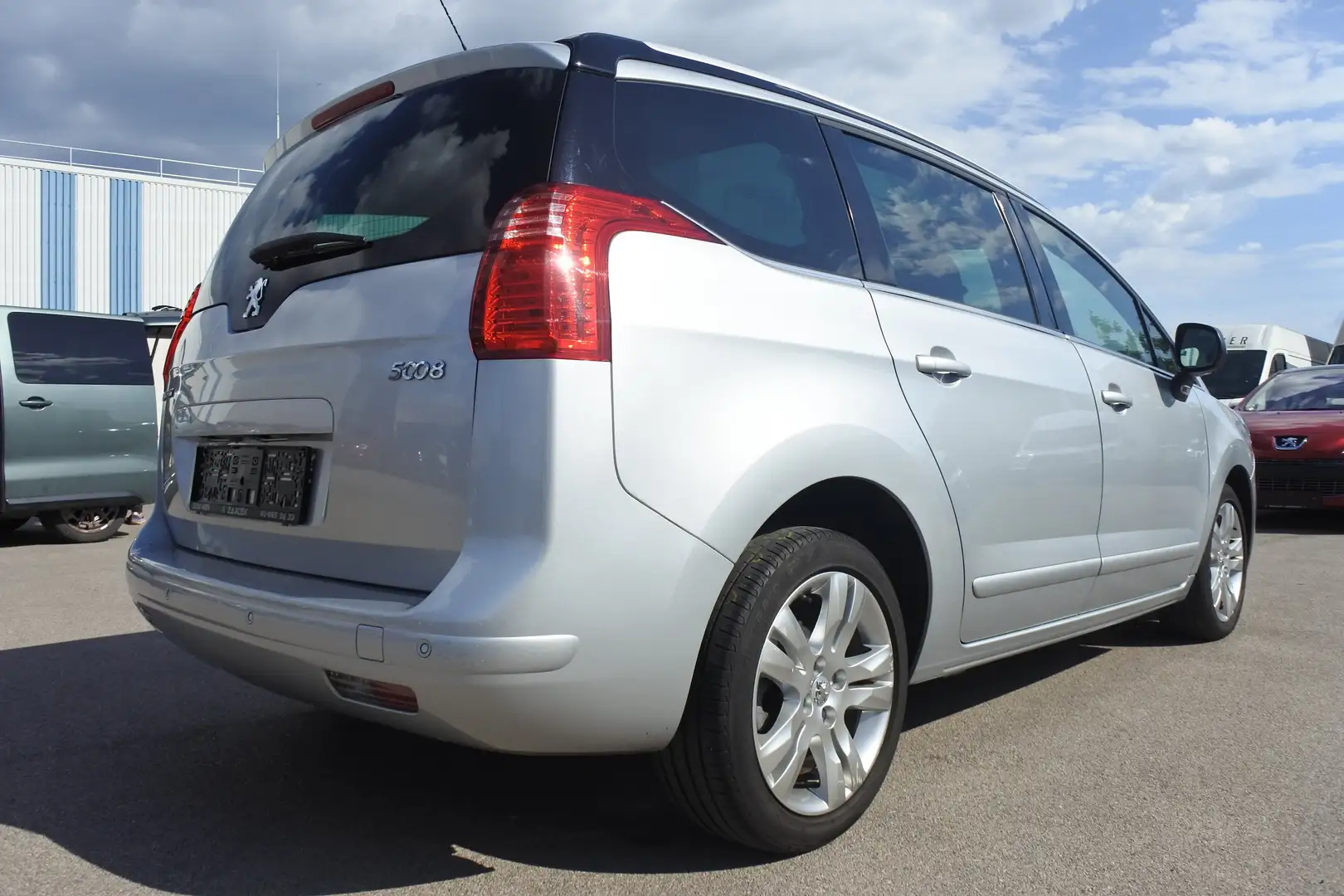 Vehicle image, number 5