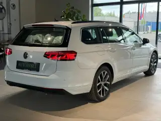 Vehicle image thumbnail, number 3