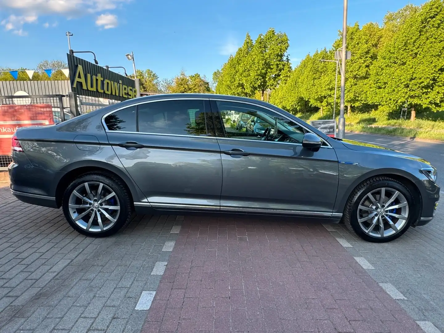 Vehicle image, number 4