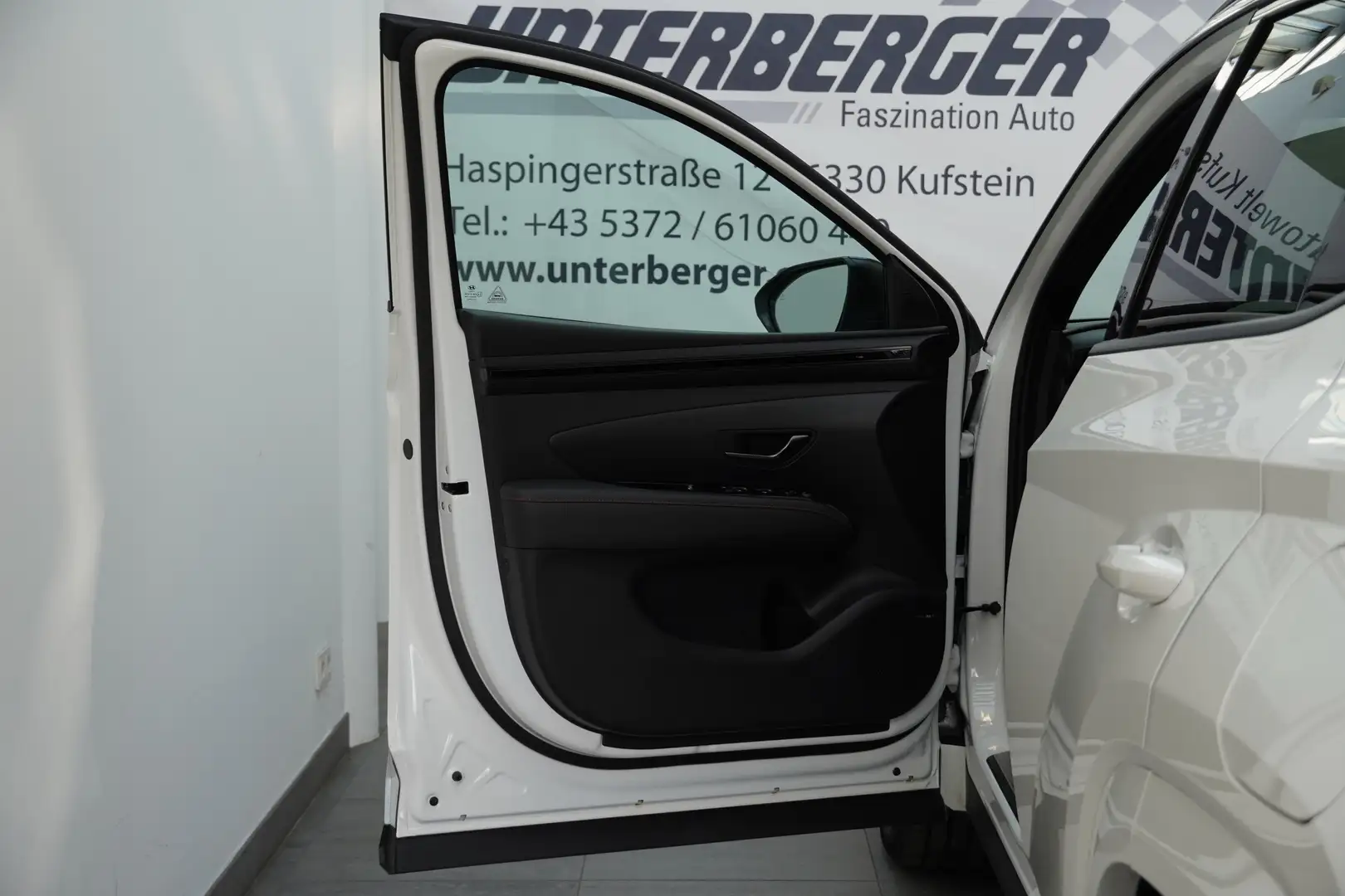 Vehicle image, number 14