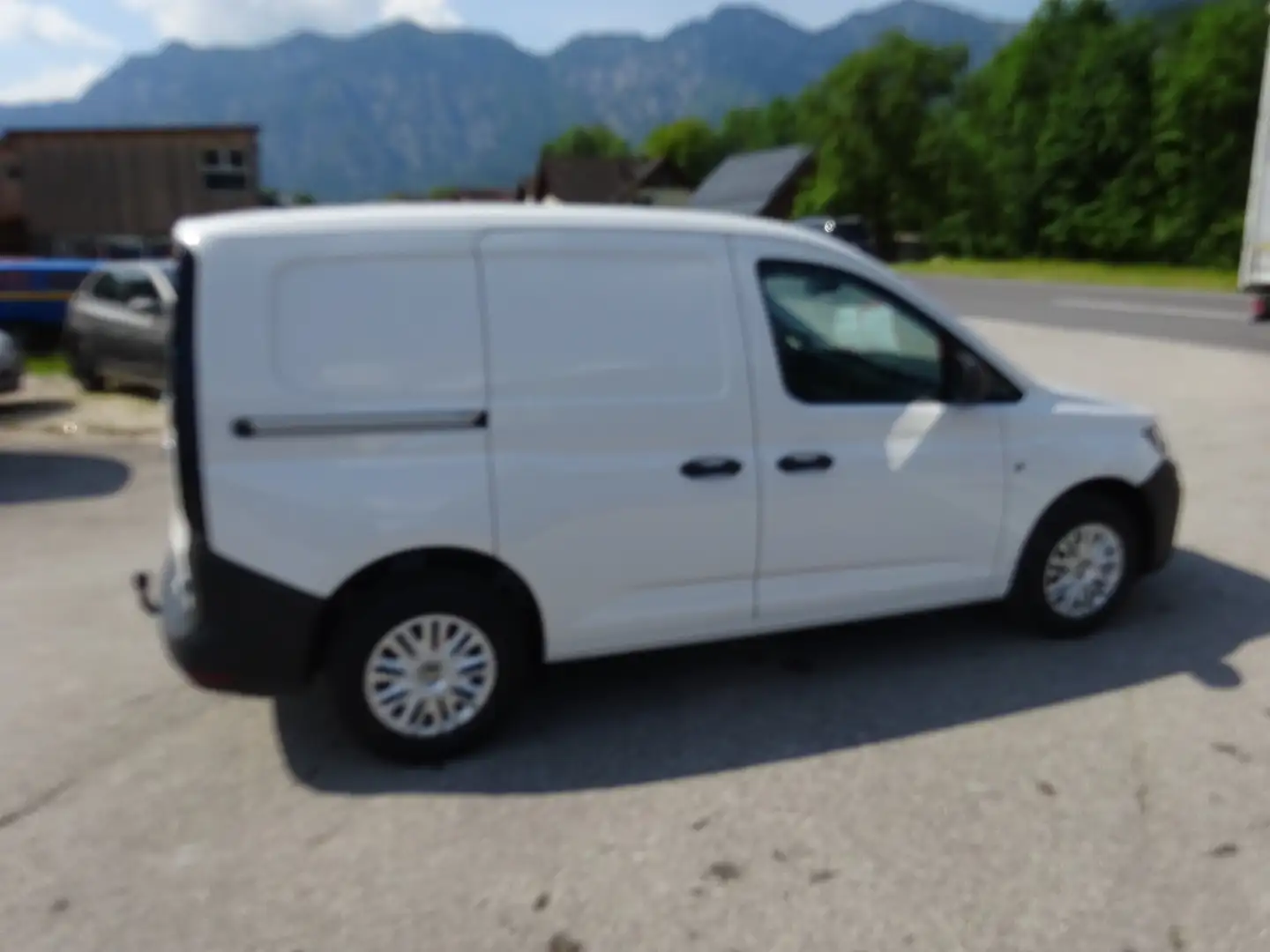 Vehicle image, number 11