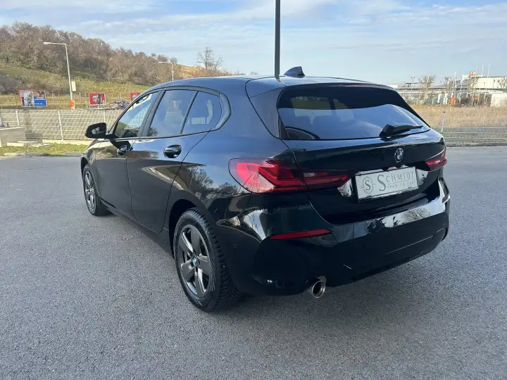 Additional image of the vehicle