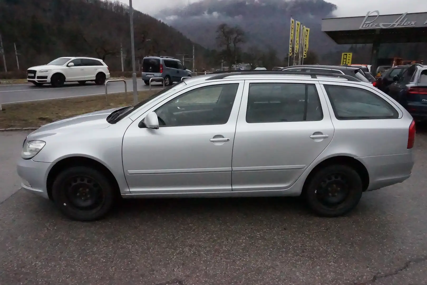 Vehicle image, number 4