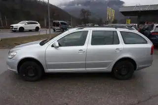 Vehicle image thumbnail, number 4