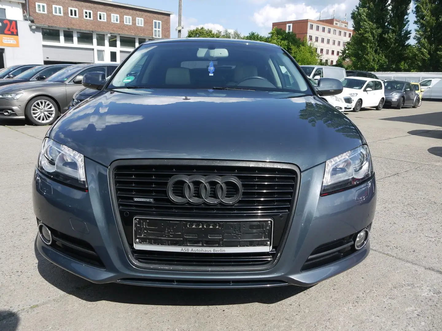 Vehicle image, number 2