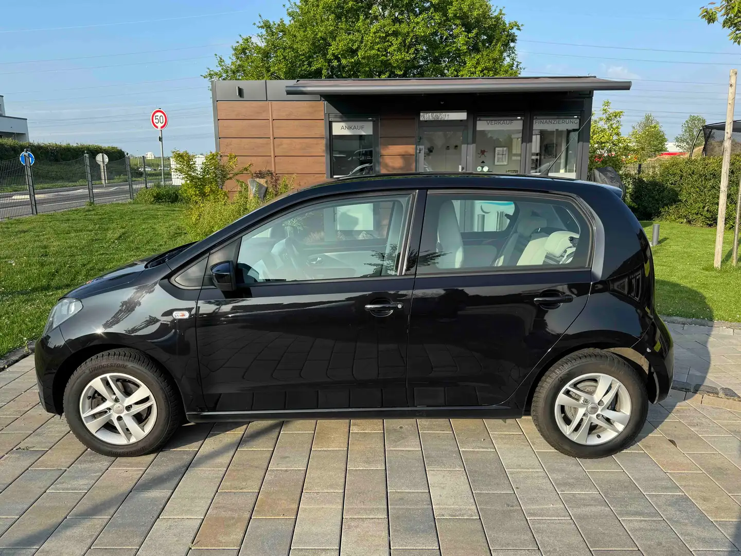 Vehicle image, number 10
