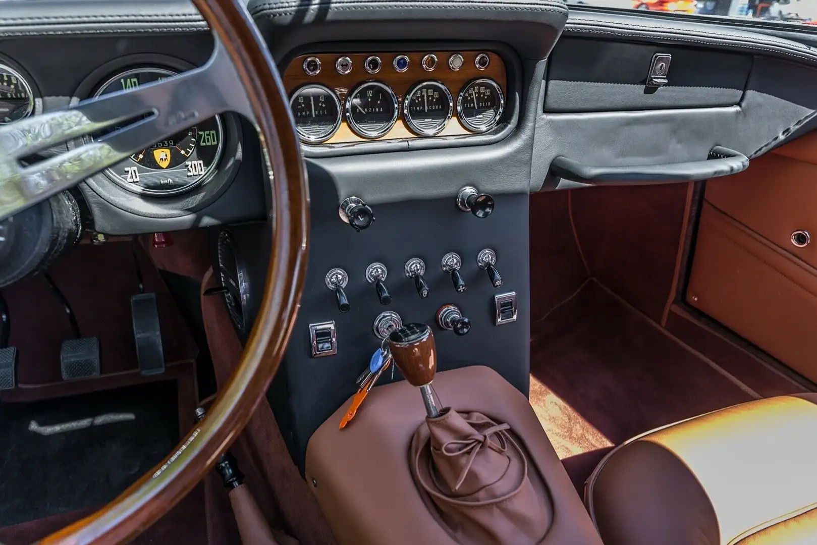 Vehicle image, number 10