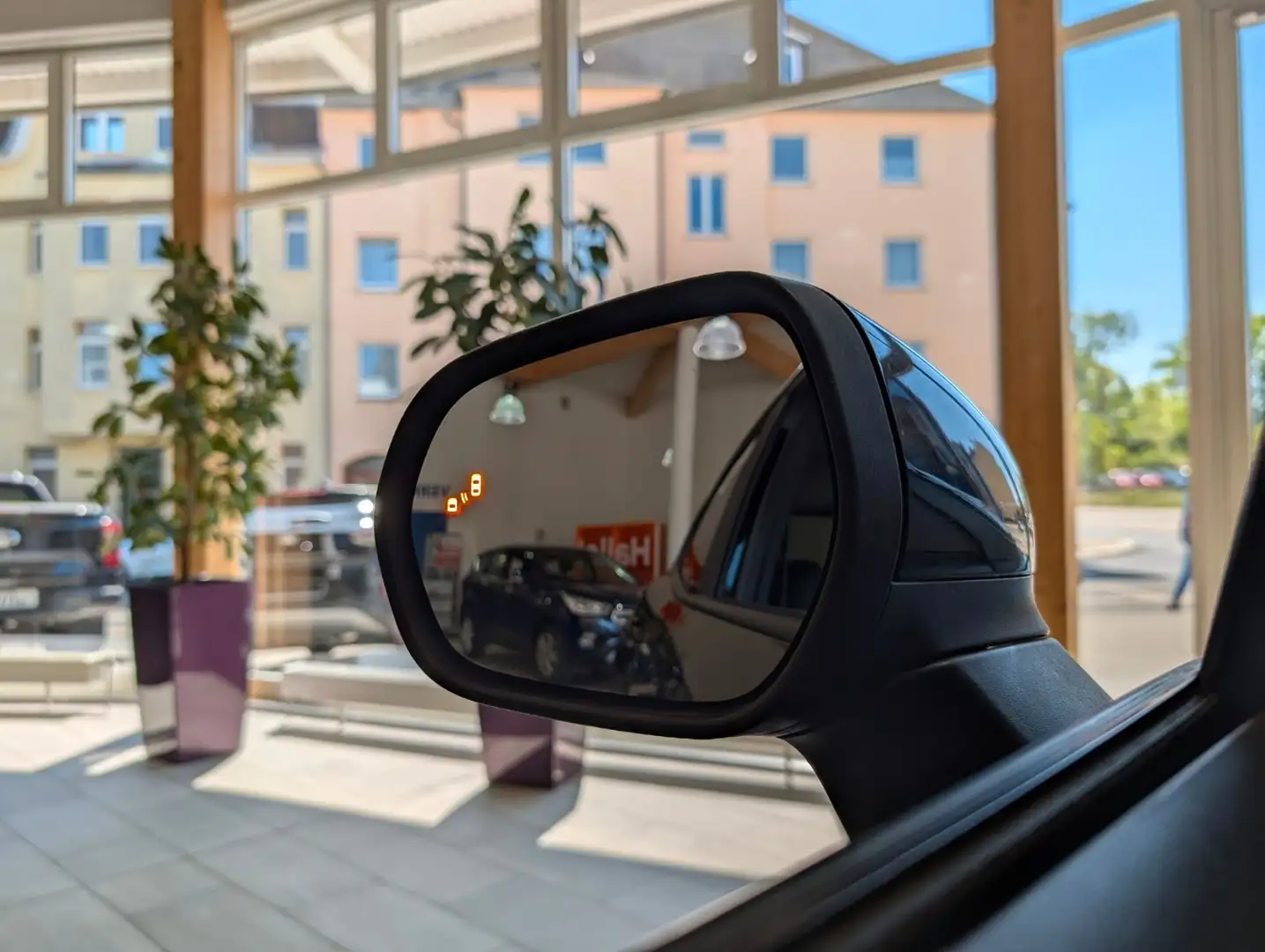 Vehicle image, number 6