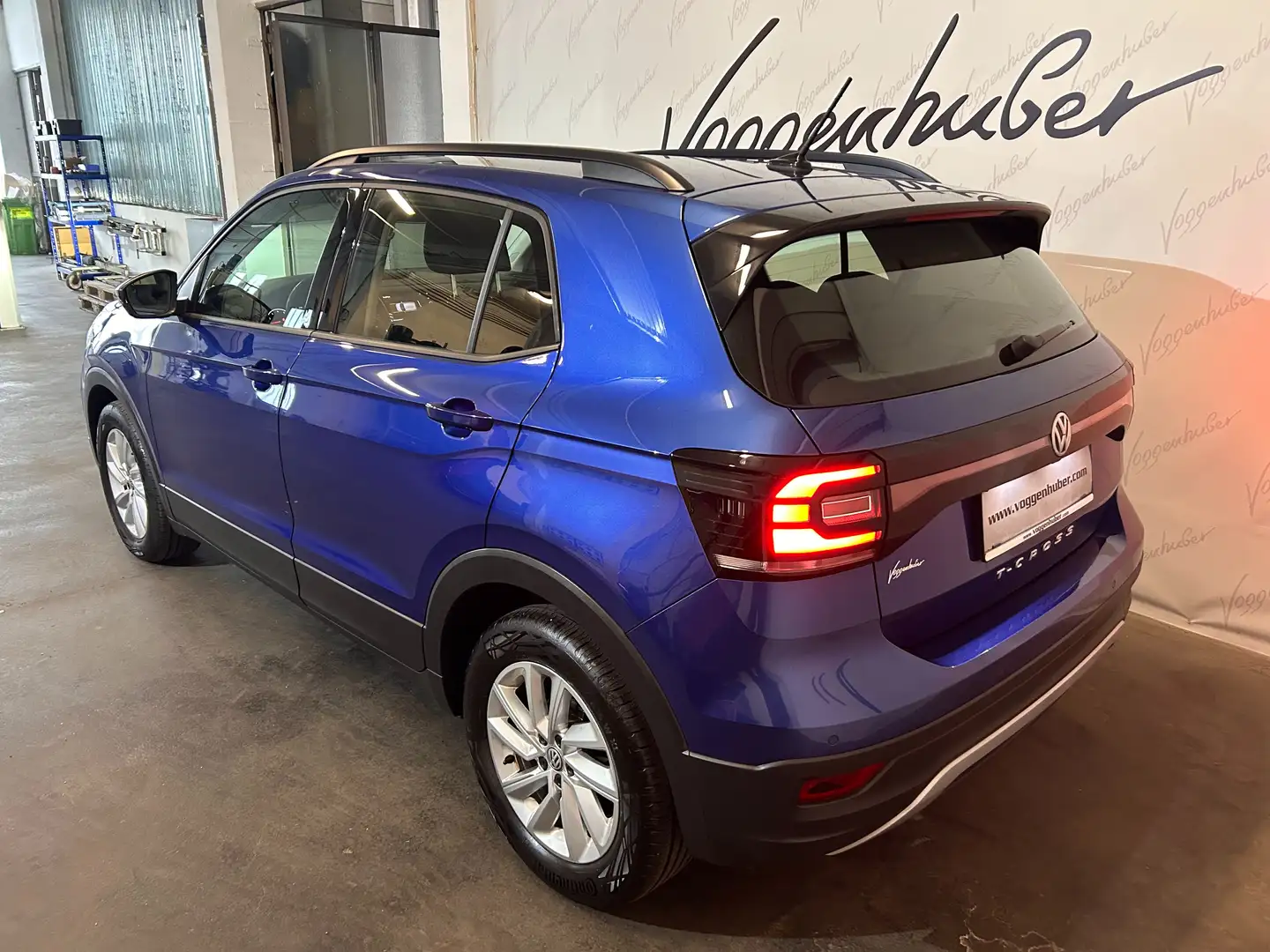 Vehicle image, number 3