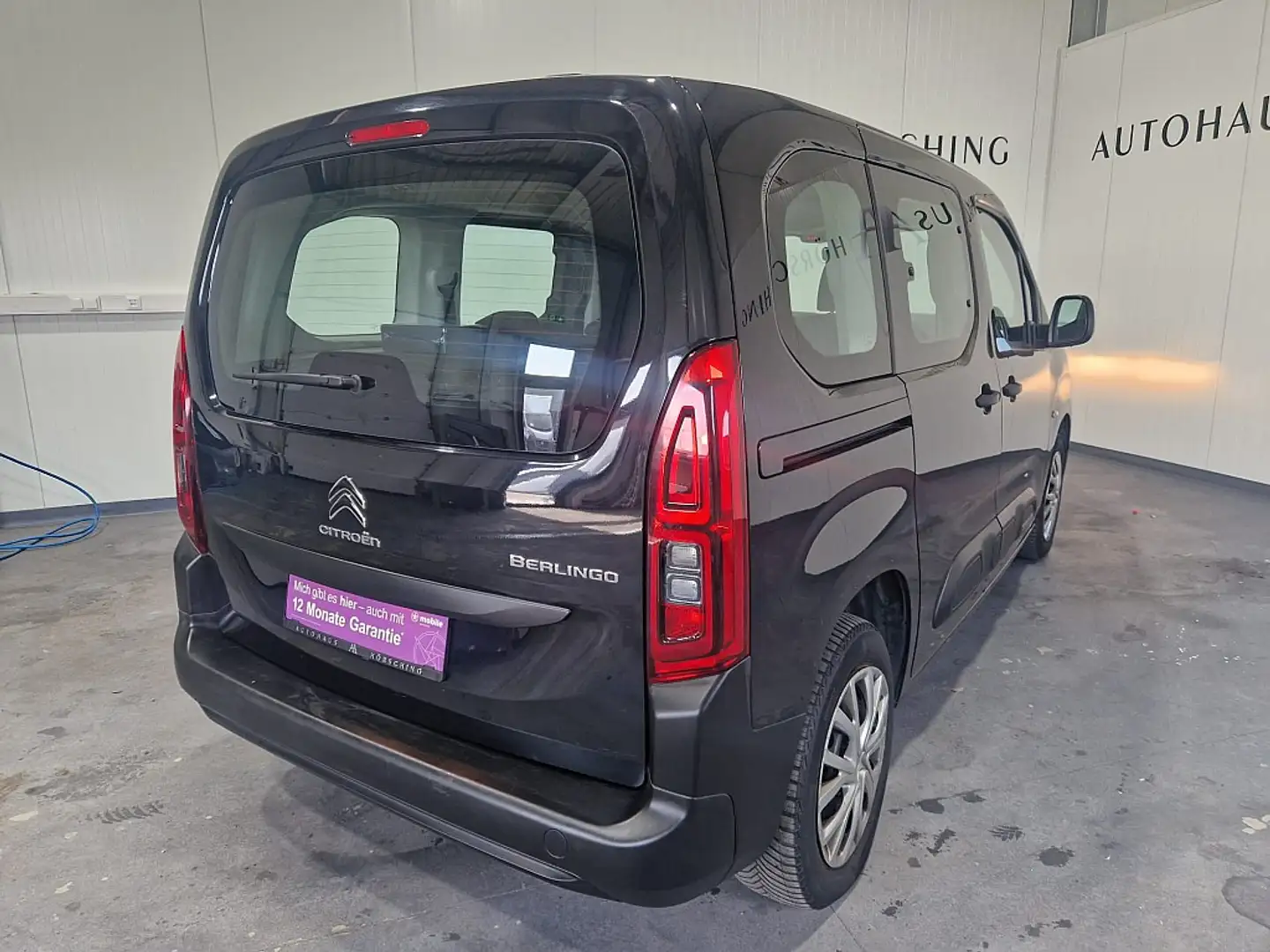 Vehicle image, number 6