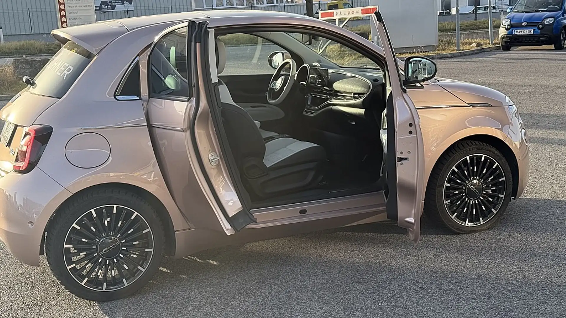 Vehicle image, number 8