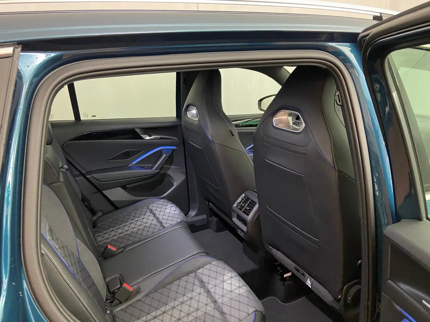 Vehicle image, number 9