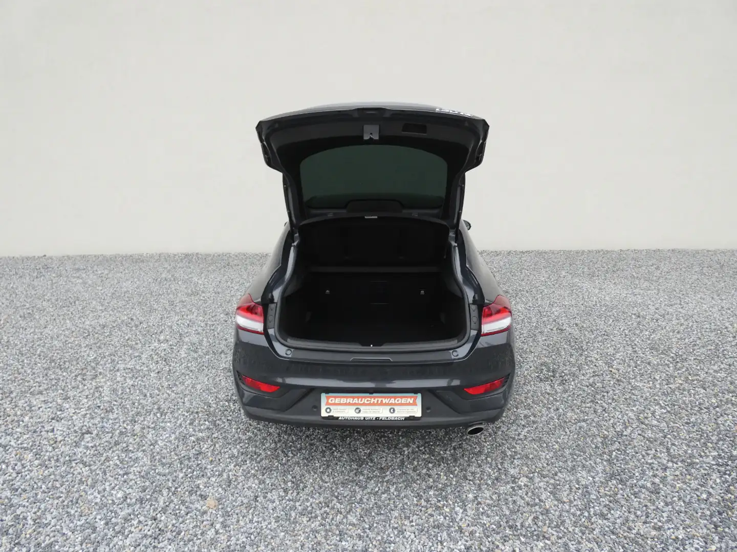 Vehicle image, number 10