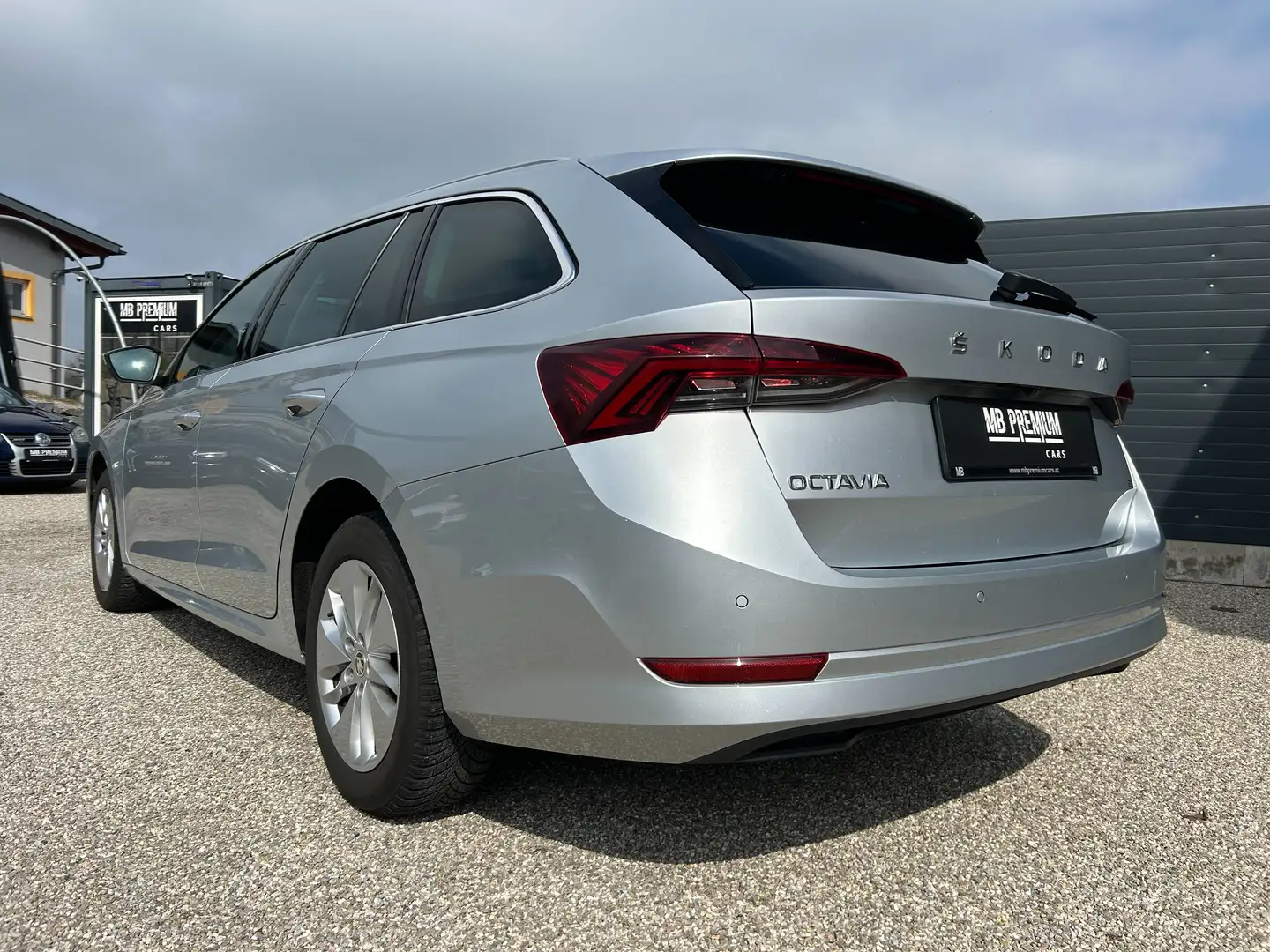 Vehicle image, number 14