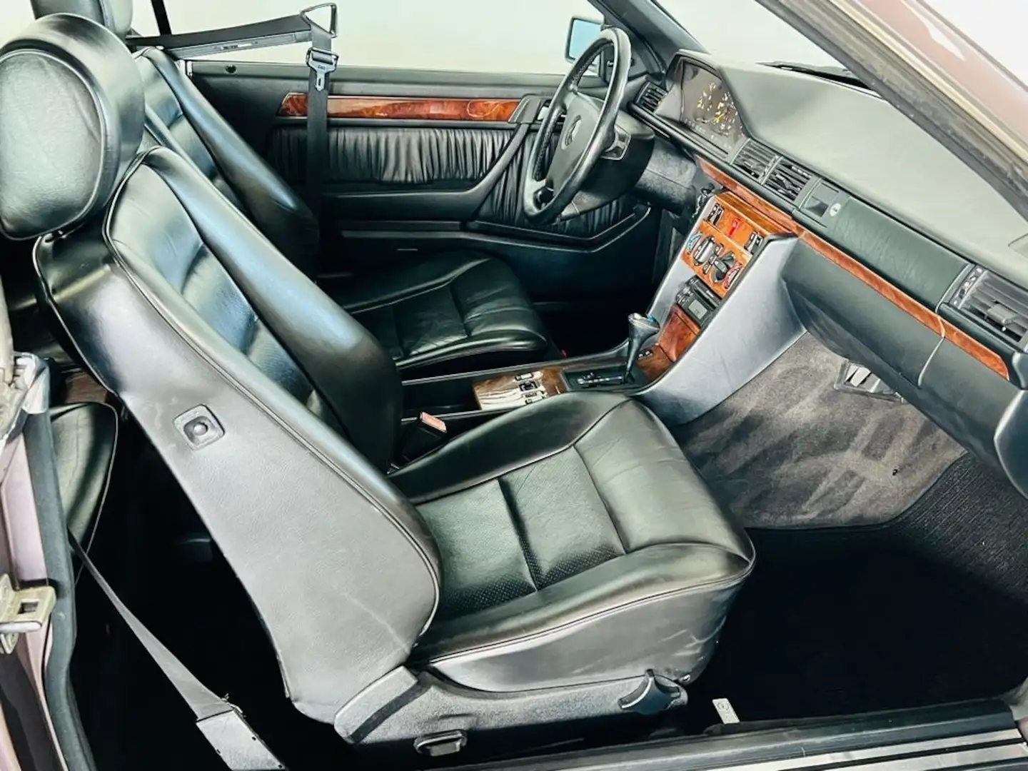 Vehicle image, number 12