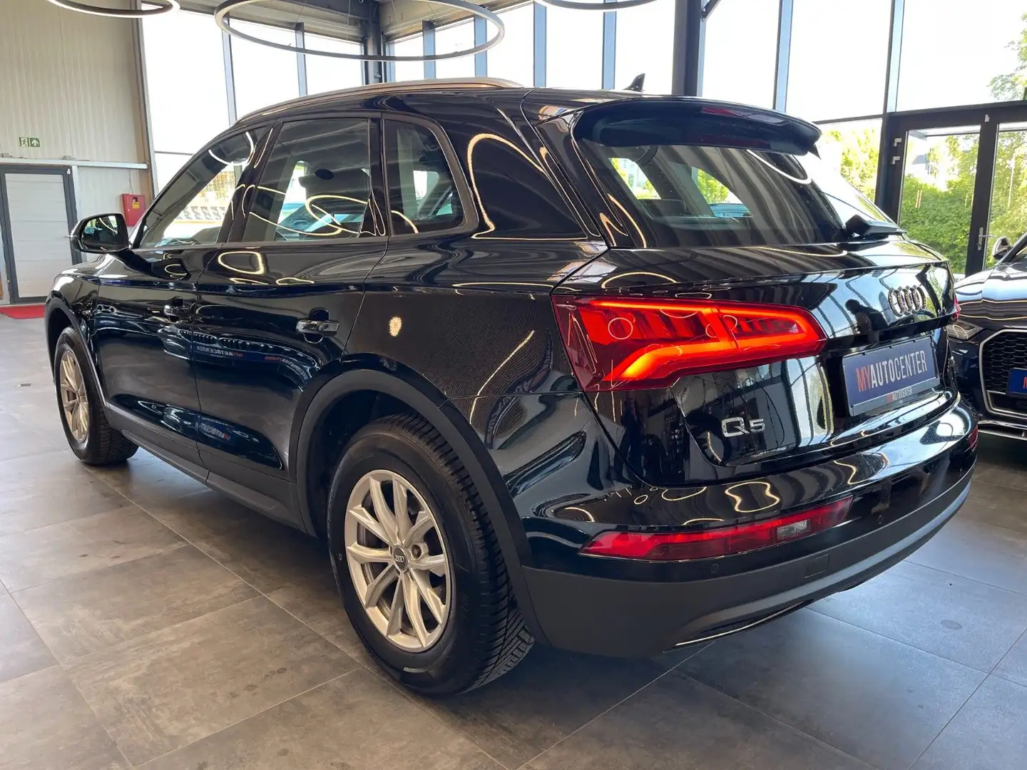 Vehicle image, number 6