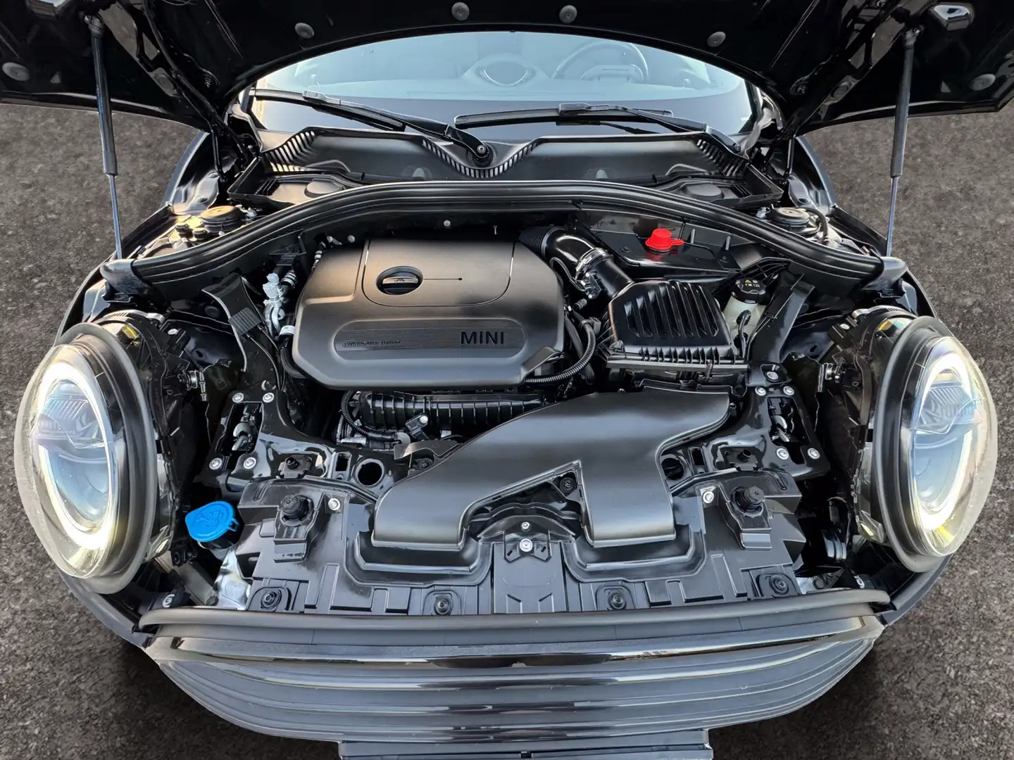 Vehicle image, number 14