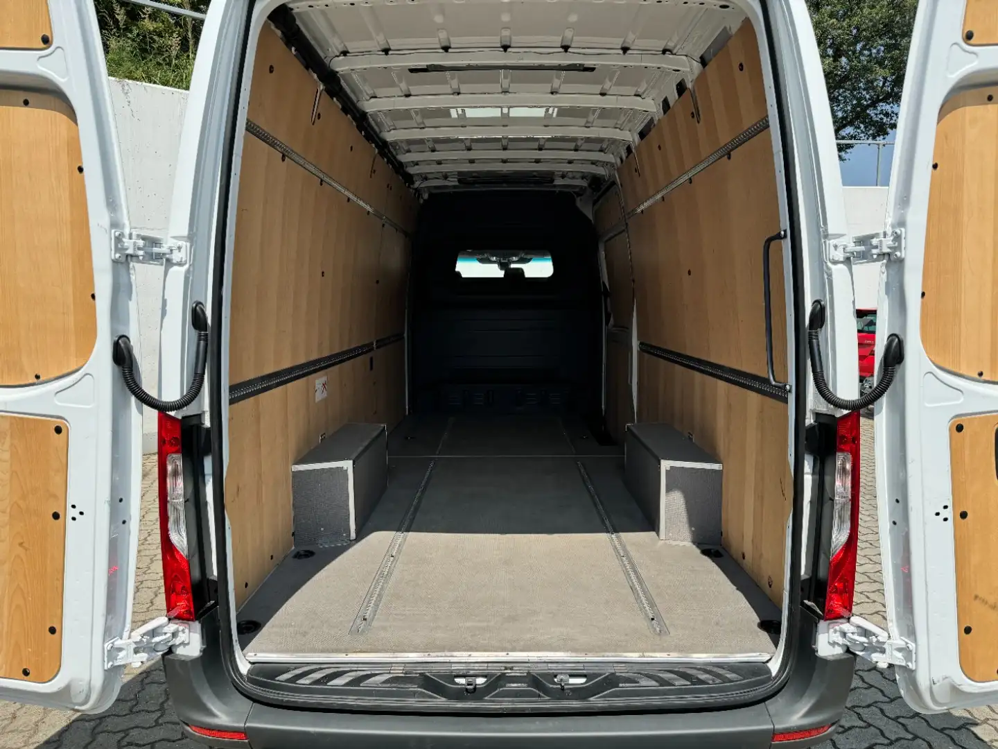 Vehicle image, number 8