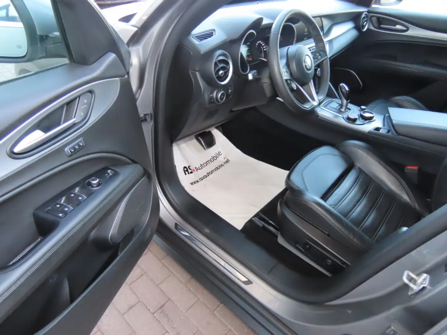 Vehicle image, number 7