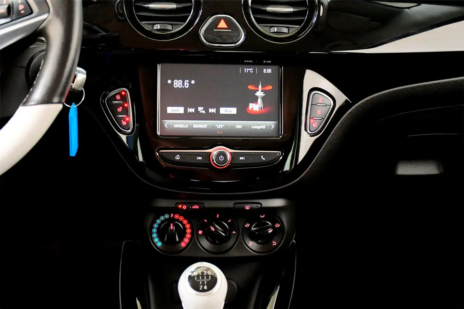 Vehicle image, number 8