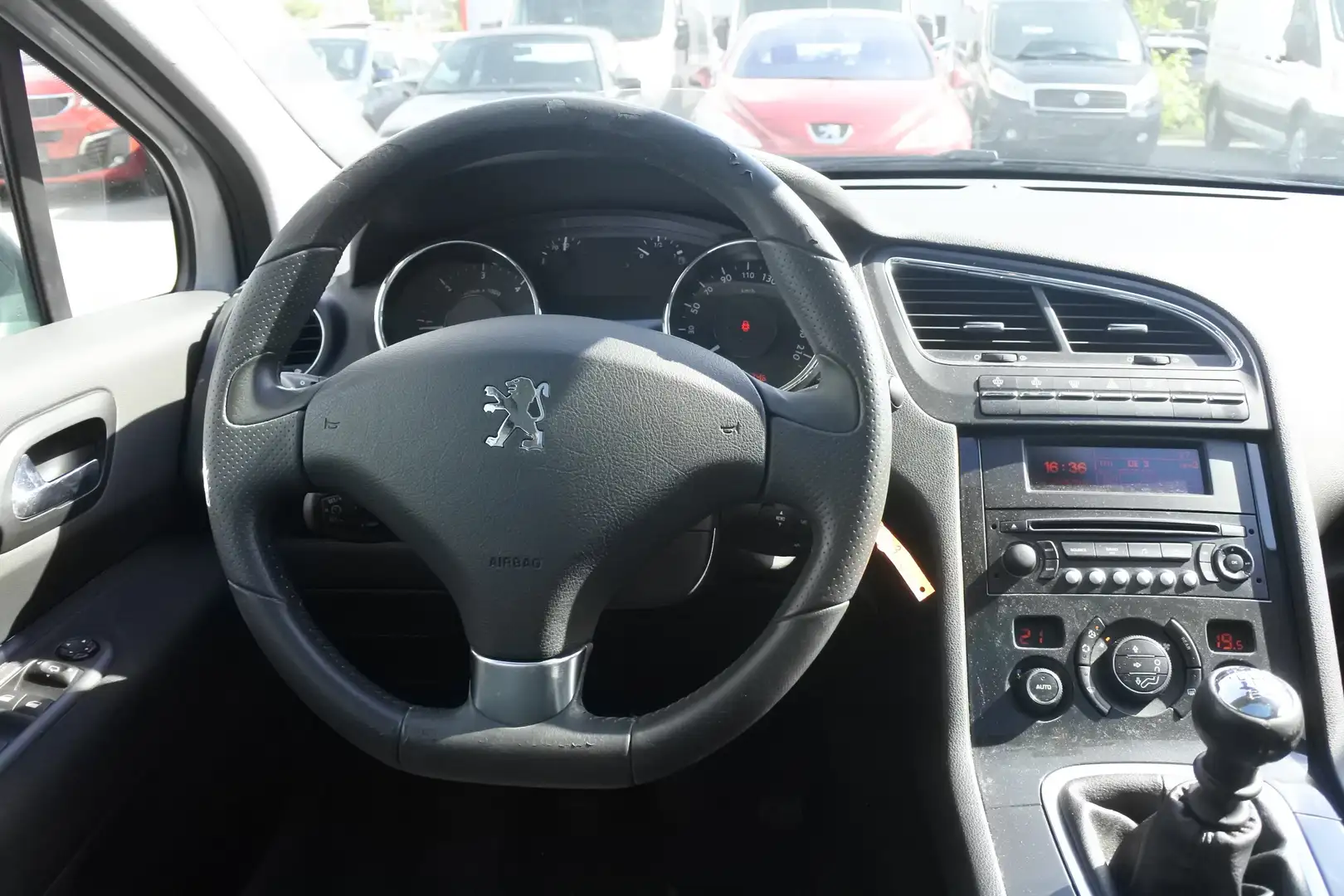 Vehicle image, number 9