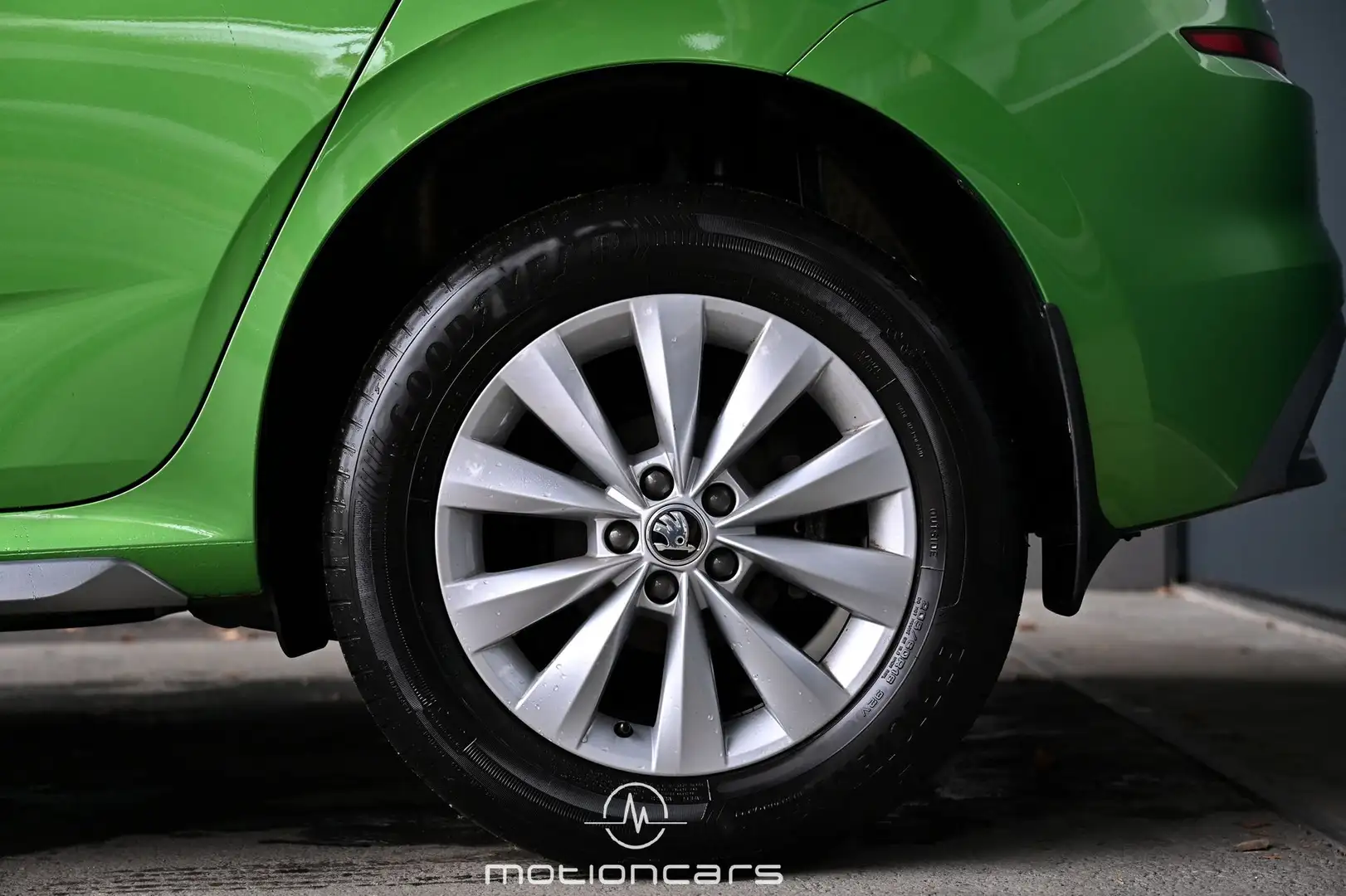 Vehicle image, number 8