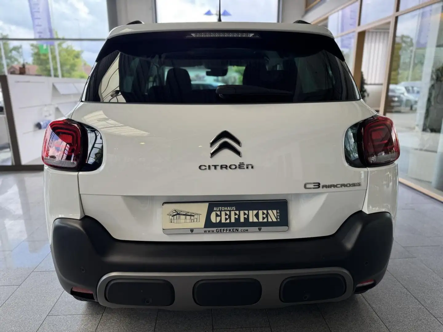 Vehicle image, number 6
