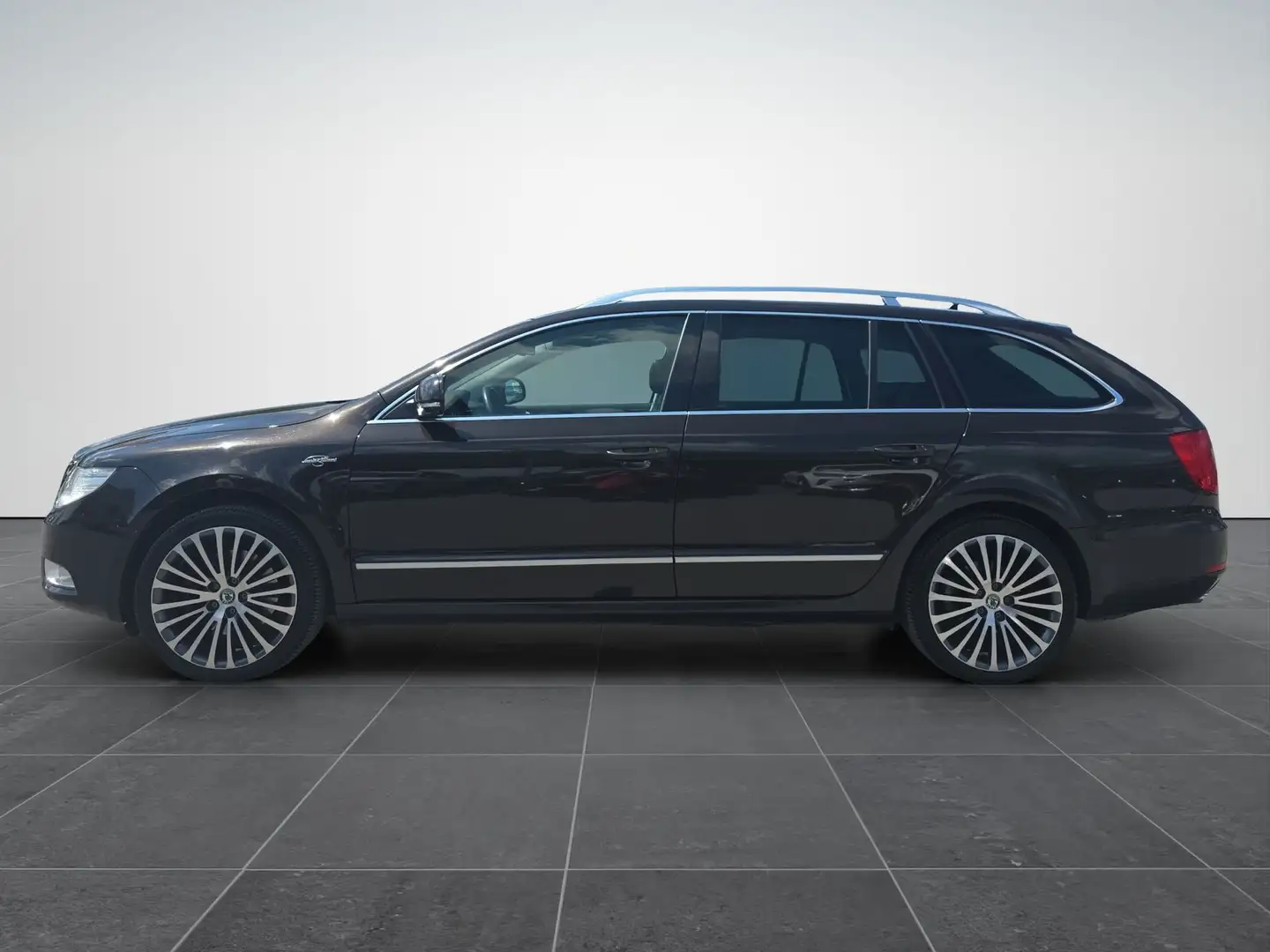 Vehicle image, number 5